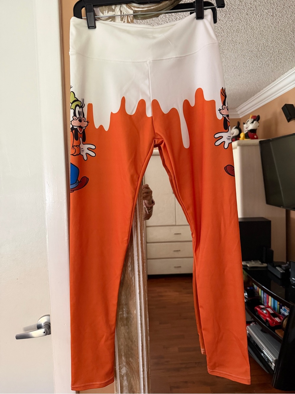 Disney Goofy Amazing Sports leggings